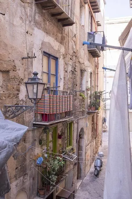 Domus Ameliae Cozy And Charming Apt At Cathedral Apartment Palermo Italy