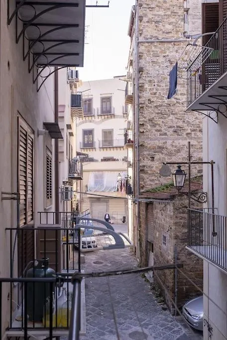 Domus Ameliae Cozy And Charming Apt At Cathedral Apartment Palermo