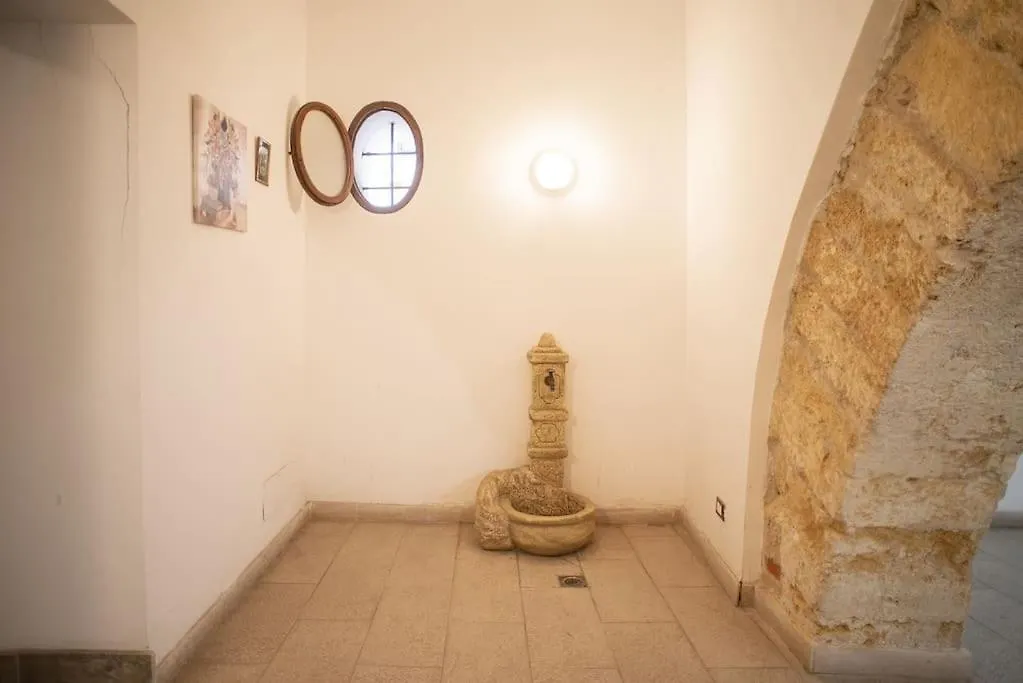 Domus Ameliae Cozy And Charming Apt At Cathedral Apartment Palermo 0*,  Italy