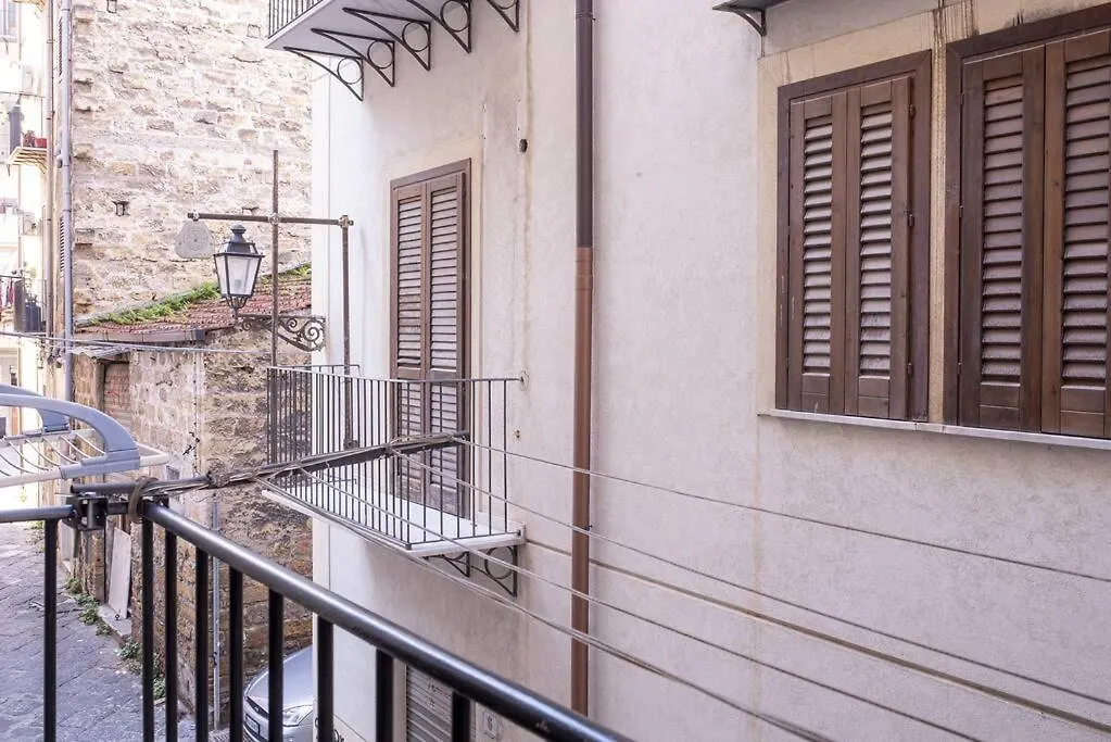 Domus Ameliae Cozy And Charming Apt At Cathedral Apartment Palermo